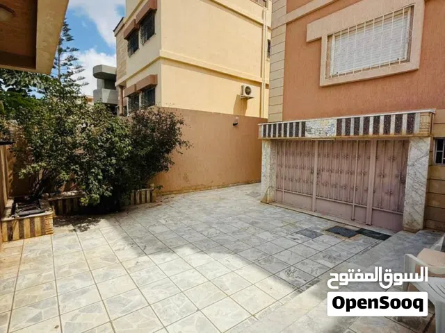 300 m2 More than 6 bedrooms Villa for Rent in Benghazi Al-Hijaz st.