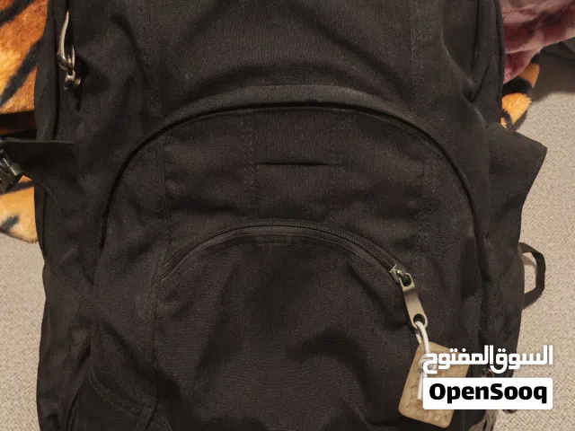 شنطه كيتف للسفر و الابتوب ماركة جان سبورت استخدام خفيف لا يوجد بها أي قطع JanSport Bag of laptop