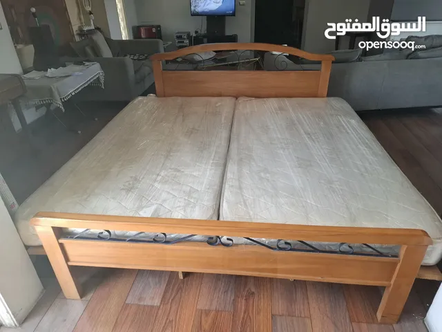 تخت معدل مكبر و حالته جيدة.