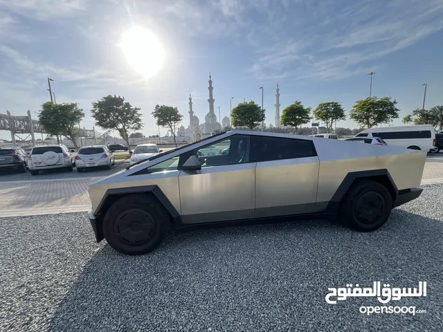 Cybertruck Dual Motor AWD – Foundation Series – موديل 2024