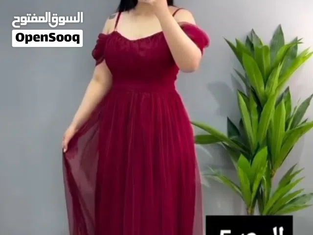 فستان نظيف مستخدم مره واحده قياس 42 سعره 5 آلاف فقط