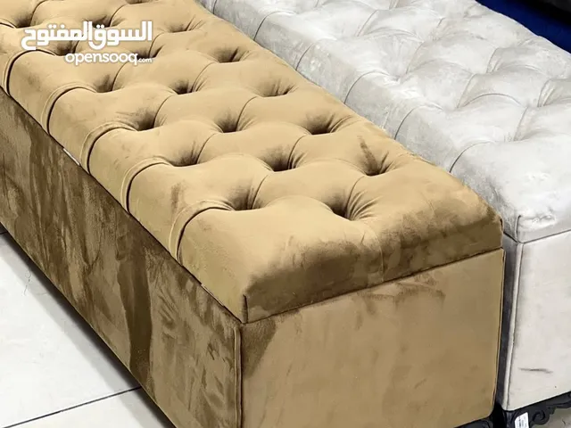 بفات للجلوس او الديكور متوفرة بجميع الألوان يوجد بها إمكانية للتخزين مريحة وعملية .
