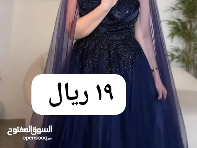 للبيع مجموعة فساتين