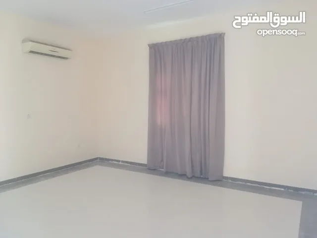 300 m2 5 Bedrooms Villa for Rent in Al Ain Al Hili