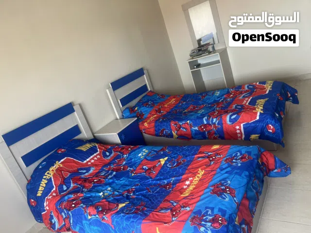 غرفة نوم من دون خزانة بحالة ممتازة