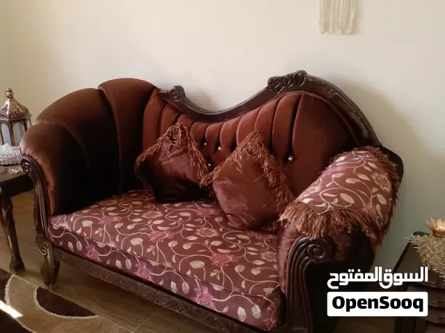 طقم كنب 7 مقاااعد مع بردااي وطاولة وسط