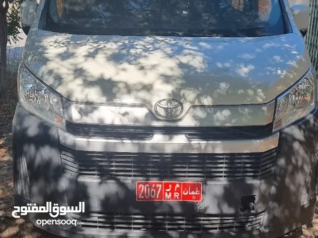 Toyota Hiace Standard in Al Dakhiliya