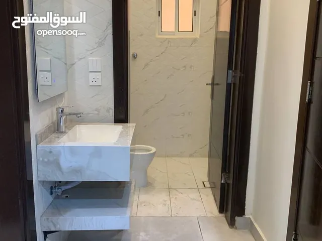 135 m2 3 Bedrooms Apartments for Rent in Al Madinah Al Khalidiyyah