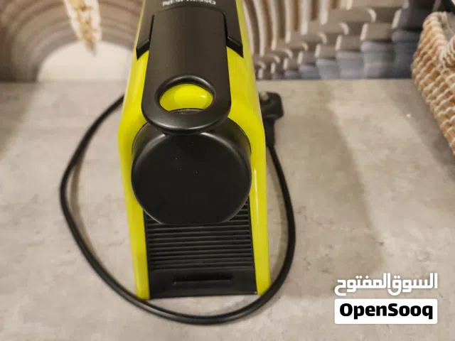 للبيع مكينه قهوة شبه جديده و صانه الايسكريم