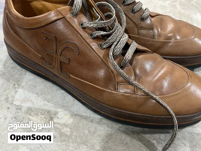 شوز ايطالي استخدام مرتين