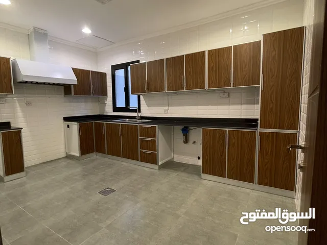 300 m2 4 Bedrooms Apartments for Rent in Hawally Salwa