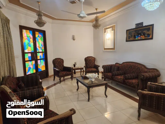 للايجار مؤثث ارضي المنصور