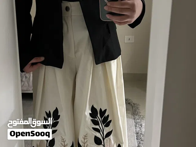 طقم رسمي اسود و بيج