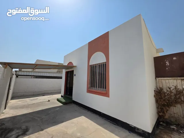 250 m2 4 Bedrooms Townhouse for Sale in Northern Governorate Madinat Hamad