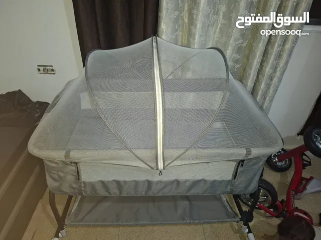 تخت بيبي استعمال بسيط جدا جديد