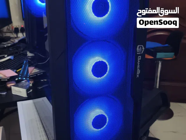 كيس اسود مميز و حجمه كبير و يتسع لسبع مراوح و بسعر مناسب