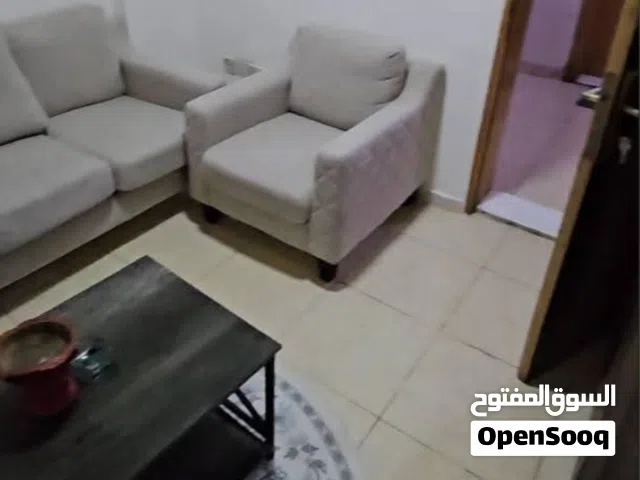 غرفتين وصالة مفروش كورنيش عجمان مقابل البحر مباشرة
