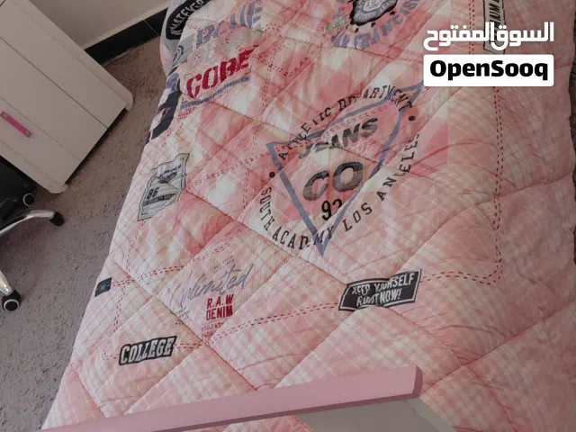 سرير فردي شبه جديد