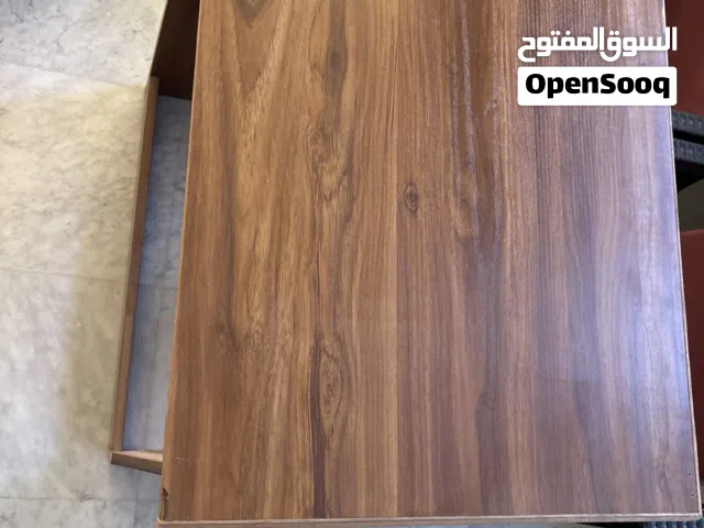 مكتب لدراسة جديد مش مستعمل كثير