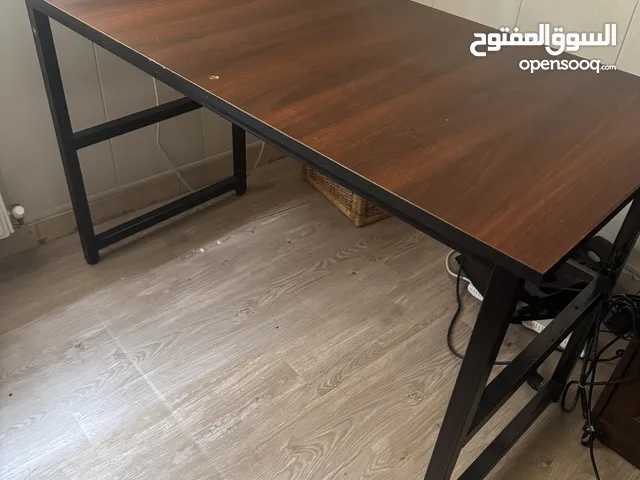 مكتب وجه خشابي وقواعد حديد