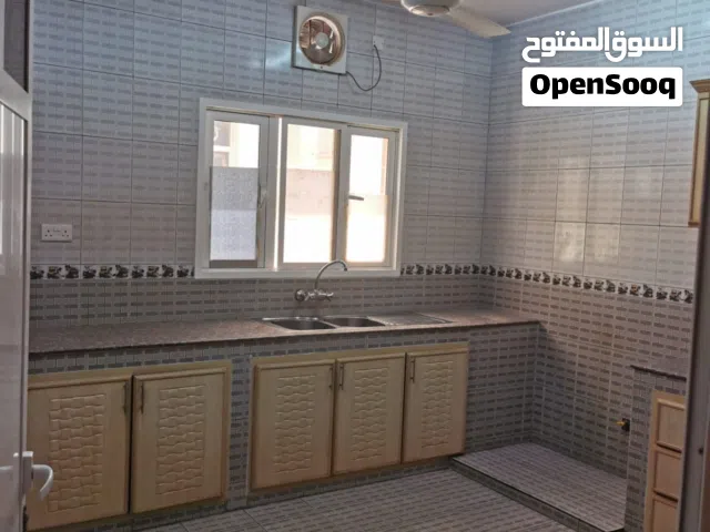 شقه دور ارضي واسعة للايجار