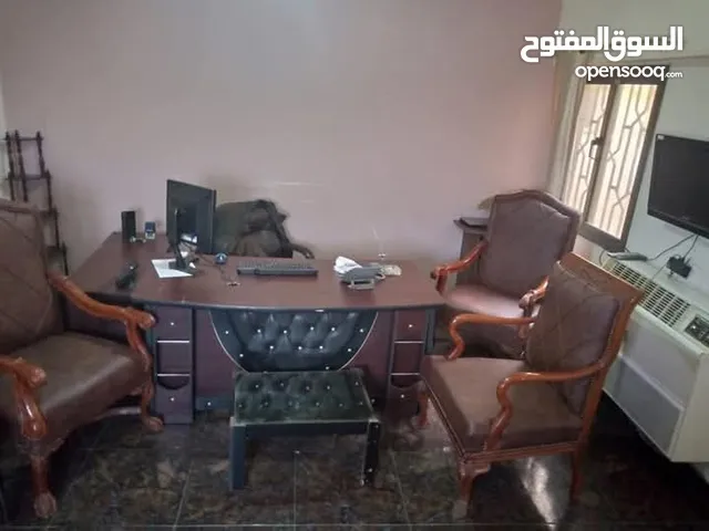 للايجار مكتب مفروش وبالتكييف وشاشات