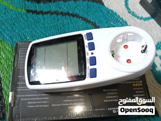 هذا الجهاز هو مقياس طاقة تيار متردد رقمي يستخدم لقياس استهلاك الطاقة الكهربائية للأجهزة. [1, 2]