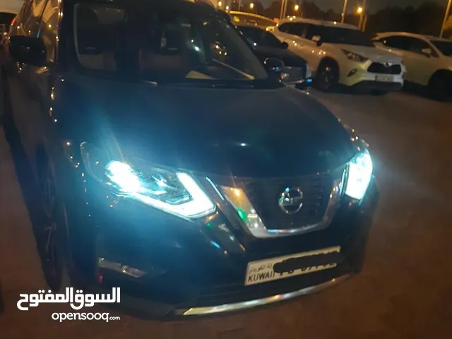 نيسان اكس تريل اسود nissan (x-trail) black