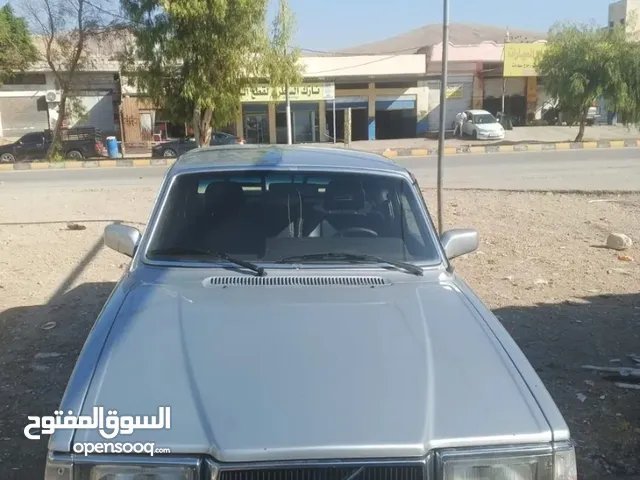 فولفو 240 لون ابيض