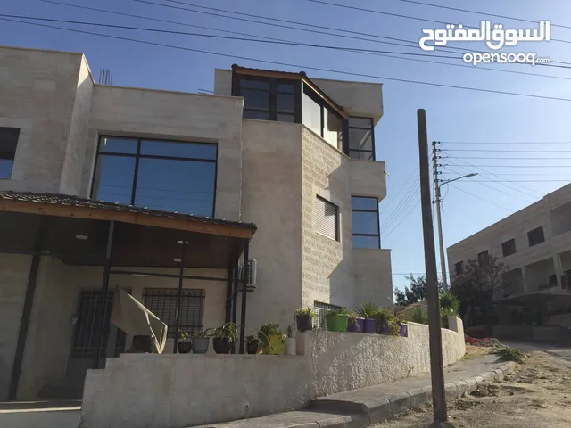 355 m2 5 Bedrooms Townhouse for Sale in Amman Bahath
