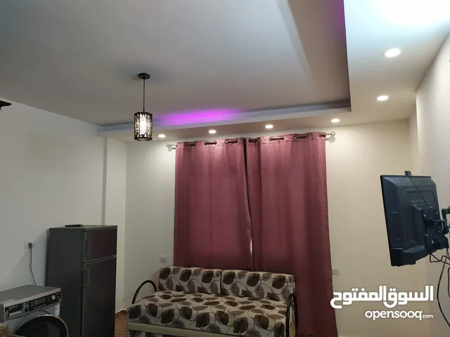 غرفة وصالة مع مطبخ للايجار لشخصين