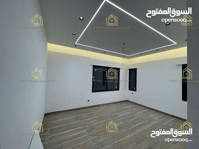 شقة فاخرة جديدة لم تسكن بتشطيبات عالية الجودة موقع هادئ ومميز جدا
