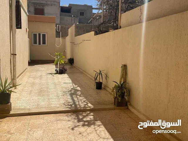 310 m2 More than 6 bedrooms Townhouse for Sale in Tripoli Janzour