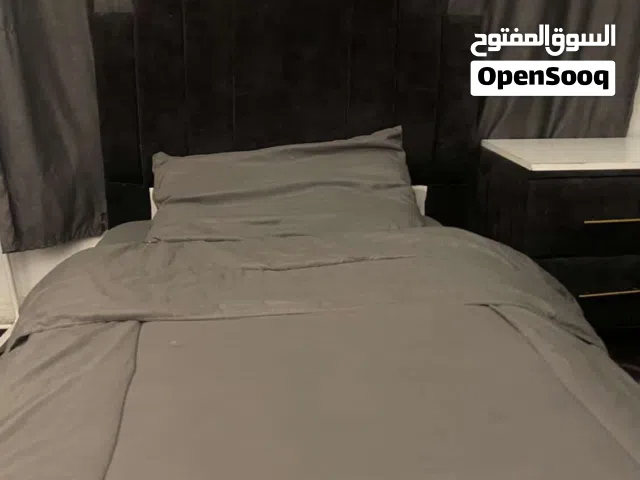 تخوت مستعمله بحاله ممتازه بالون السكني والسعر مناسب