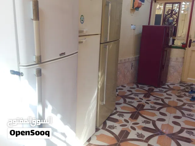 ثلاجات للبيع شرط الشغل كل وحده وسعره البصره القبله يريد يراسلني على الواتساب ما متواجد على سوق المفت