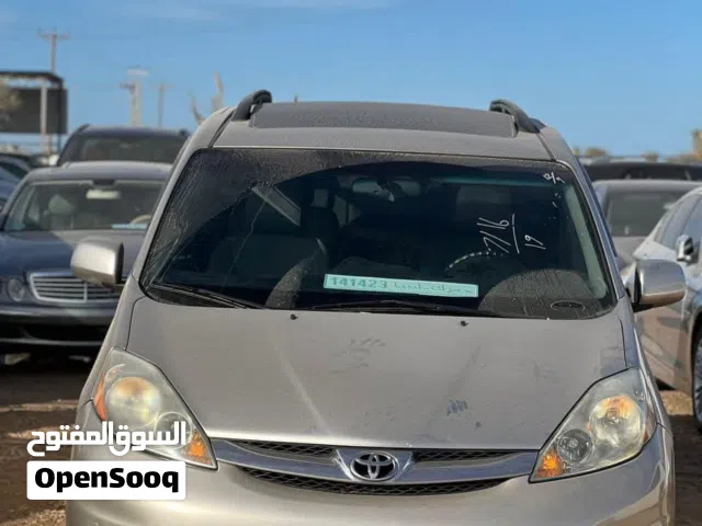 Used Toyota Sienna in Sabratha