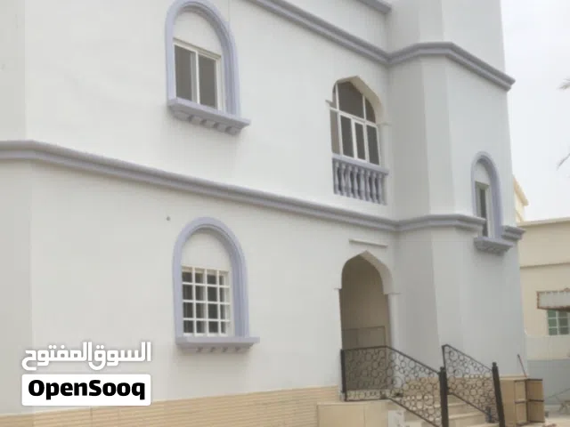 فيلا طابقين ممتازة بمساحة كبيرة