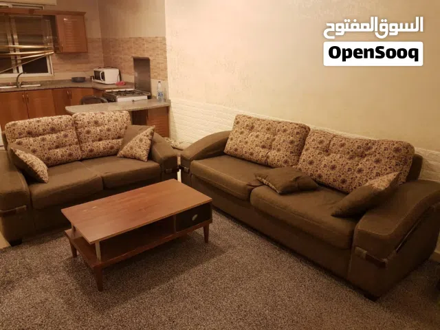 شقة مفروشة للإيجار الشهري او سنوي غرفتين نوم وصالة بجانب اربد سيتي سنتر