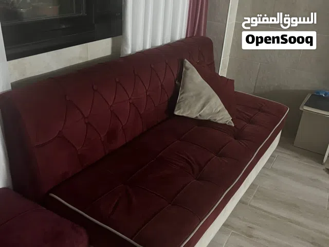 طقم كورنر حديث مستعمل مده 3 أعوام والحالة جيدة جدا  يتكون من 15 مقعد  (6 وحدات ) لونه خمري وبيج
