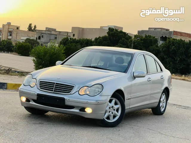 مرسيدس سي 200 كمبرسر ماشية فقط 117 ألف بالضمان