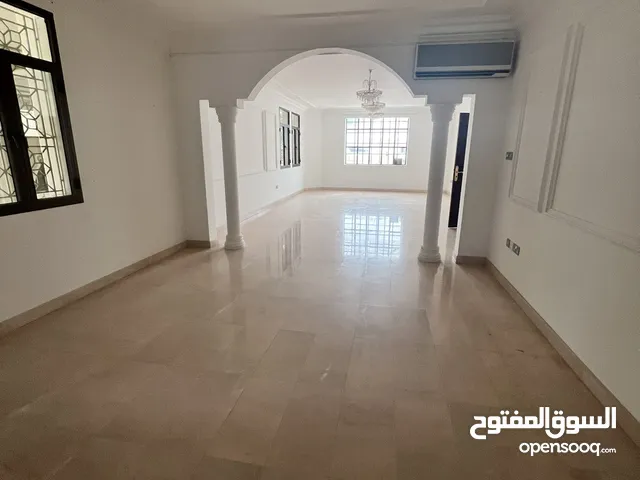 600 m2 More than 6 bedrooms Villa for Sale in Muscat Qurm