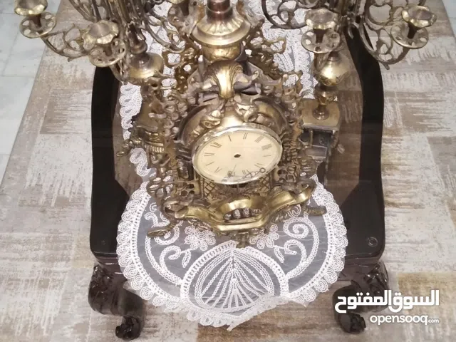 طقم نحاس شمعتين وساعة 60 دينار