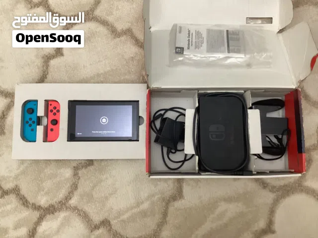 جهاز نينتندو سويتش (Nintendo Switch) مستعمل بكامل ملحقاته والكرتون - بحالة ممتازة
