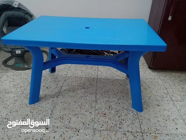 ميز طعام مستعمل قليل اخو الجديدباللون الازرق