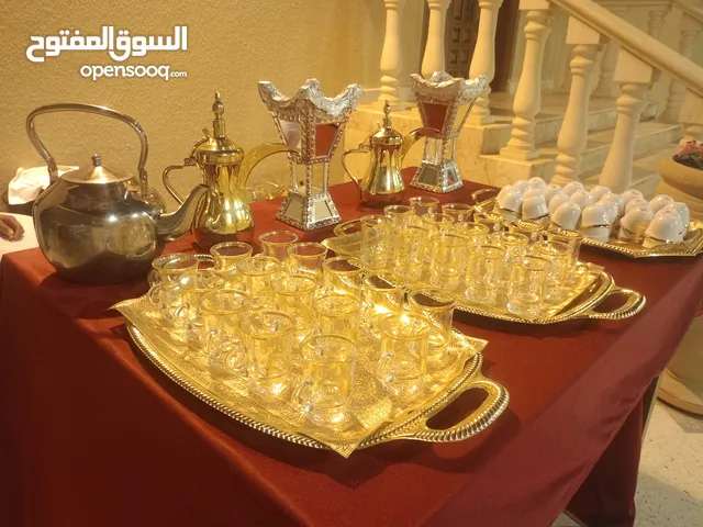 قهوجي وصبابين ومضيف