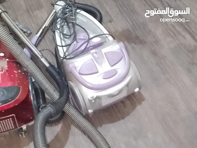 مكنسه كهربائيه عدد 2 للبيع المكان الحصن كليه البلقاء التطبيقية