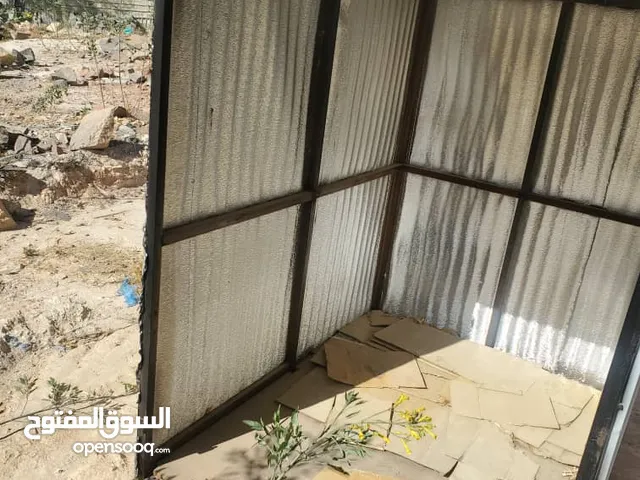 صندقه كرت. 2مترالطول 2العرض تنفع مغسله قات وايضن دكان صغير والى