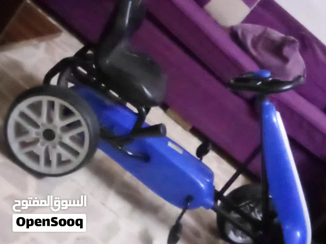 سيارة للبيع الطفل