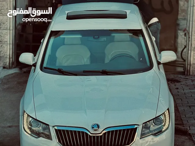 سكودا سوبيرب 2014 ديزل فل اضافات للبيع أو اليدل على سياره 7 ركاب