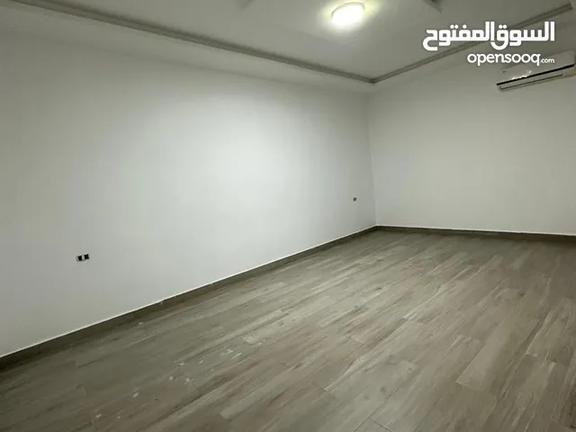 منزل ارضي للبيع او الايجار في جامع الصقع بالقرب من وزارة التعليم سعر البيع 750 الف شهاده عقارية